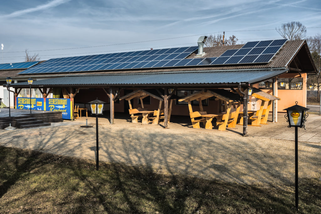 Solarpaneel auf dem Dach des Seerestaurants Rauchwart: Ein Beispiel für die Arbeit des Innovationslabors act4energy