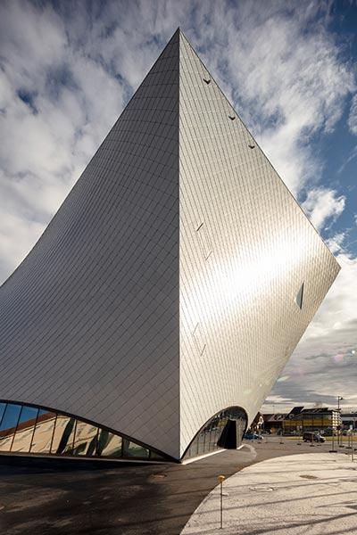 Die neue Landesgalerie gleicht einer Haifischflosse