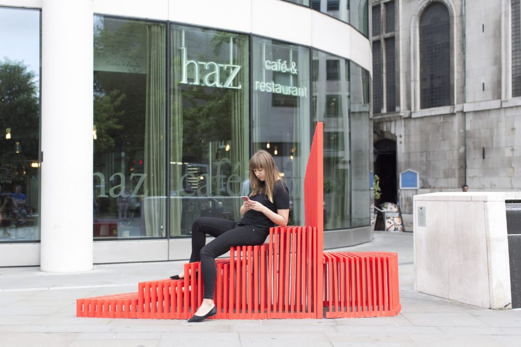 Vom Jantar Mantar  Observatorium in New Delhi inspiriert: Anna Janiak Studios' Stadtmöbel-Modell „Benchtime“ (Foto: LFA, Agnese Sanvito) 