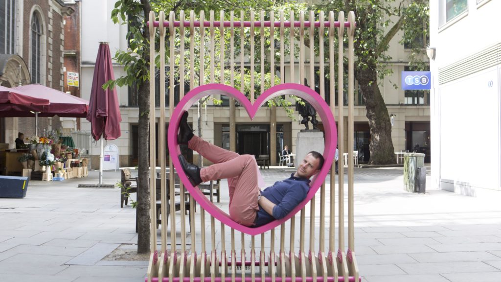 Stadtmöbel: Entwurf Love Without Borders von Armor Gutiérrez Rivas, Atelier La Juntana, Foto: London Festival of Architecture, Agnese Sanvito