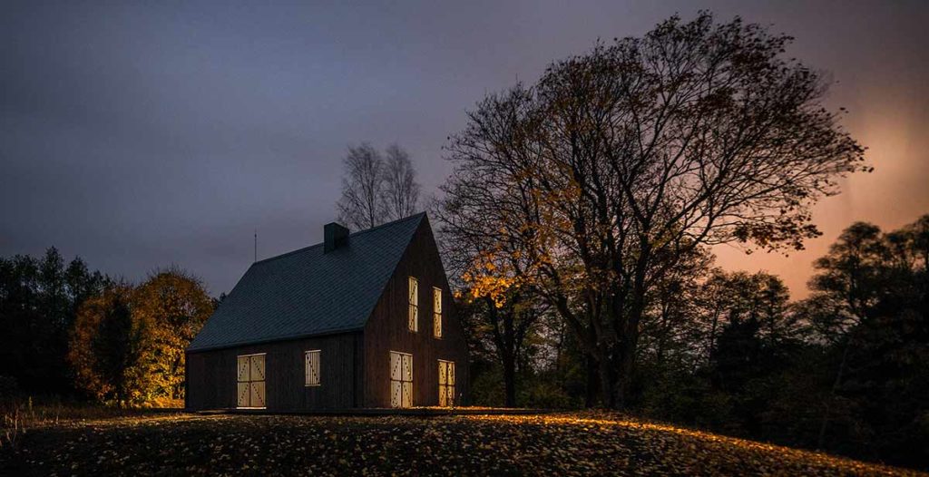 Lakeside Villa im Litauischen Zarasai in der Nacht