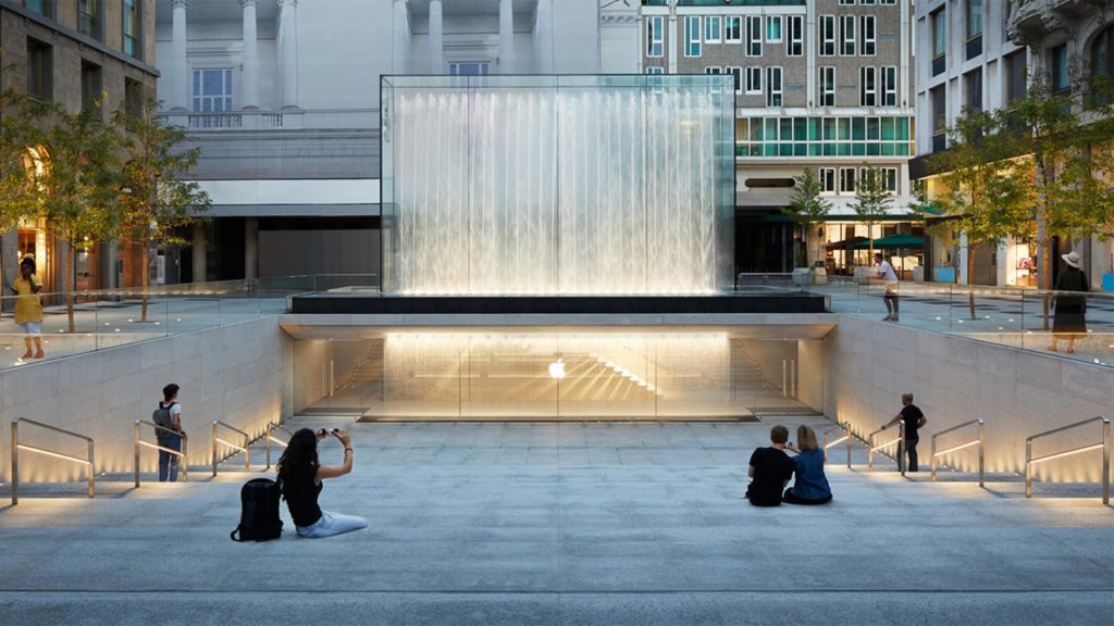 Prix Versailles World Winner in der Kategorie Store-Design Exterior: Das Londoner Team Foster & Partners für die Apple Plaza Liberty in Mailand (Foto: Nigel Young)