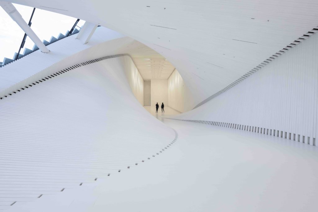 „Gedrehte“ Dimensionen im Inneren des neuen Kistefos Museums (Foto: Laurian-Ghinitoiu)
