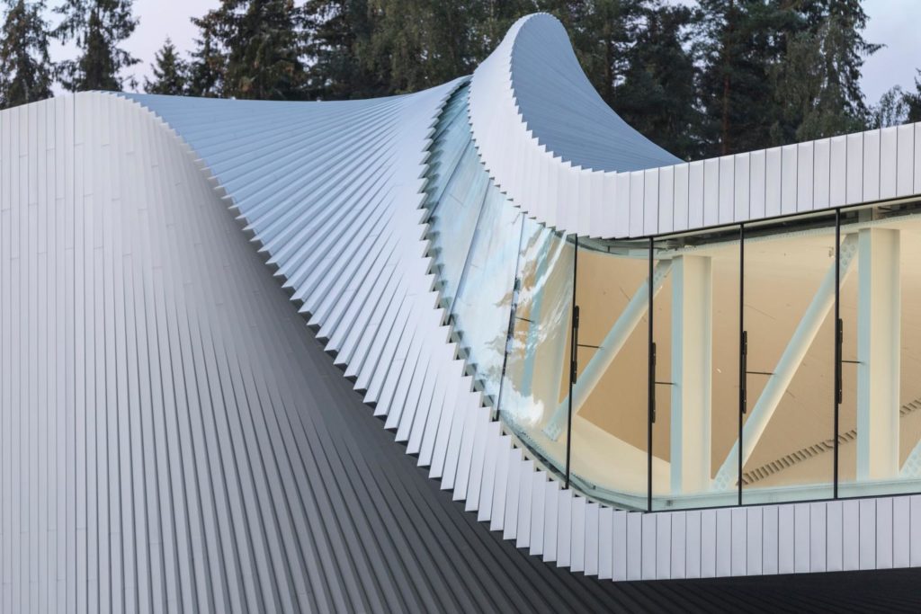 Faszinierendes Spiel mit Form und Licht: „The Twist“, der vom dänischen Büro BIG designte Neubau für Norwegens Kistefos Museum (Foto: Laurian-Ghinitoiu)