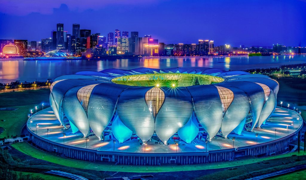 Gewaltiger Blickfang und Prix Versailles Preisträger für seine äußere Gestaltung: Das Hangzhou Olympic and International Expo Center (Foto: Hangzhou Olympic and International Expo Center)