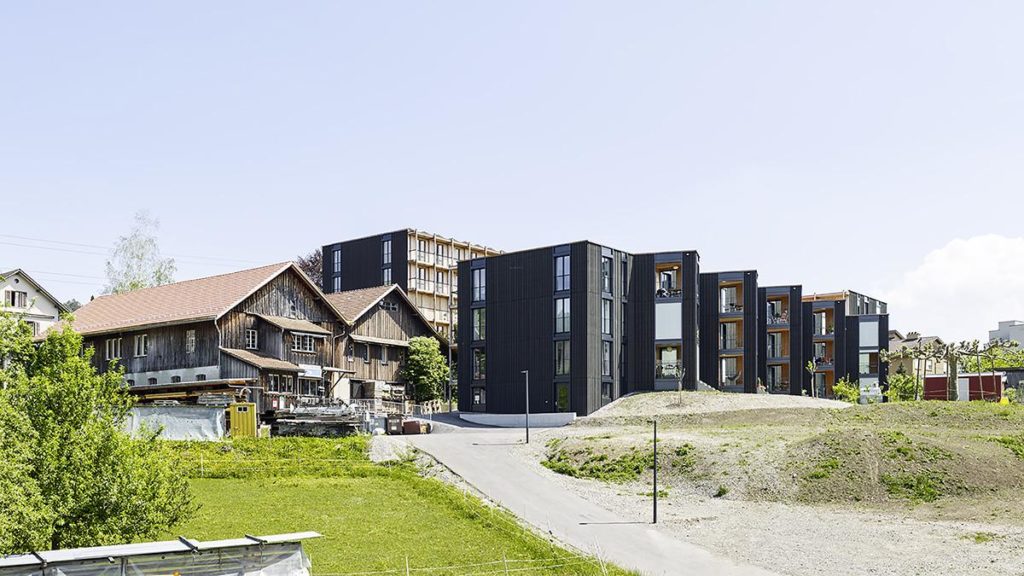 Hagmann-Areal in Winterthur: Ensemble aus alter Zimmerei und neuem Holzbau. (Foto: Georg Aerni)