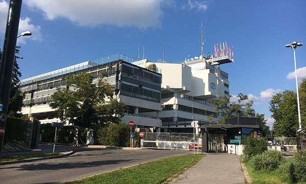 Beeindruckend, aber in die Jahre gekommen: Star-Architekt Roland Rainers ORF-Komplex auf dem Hietzinger Küniglberg. (Foto: Elisabeth Schneyder)