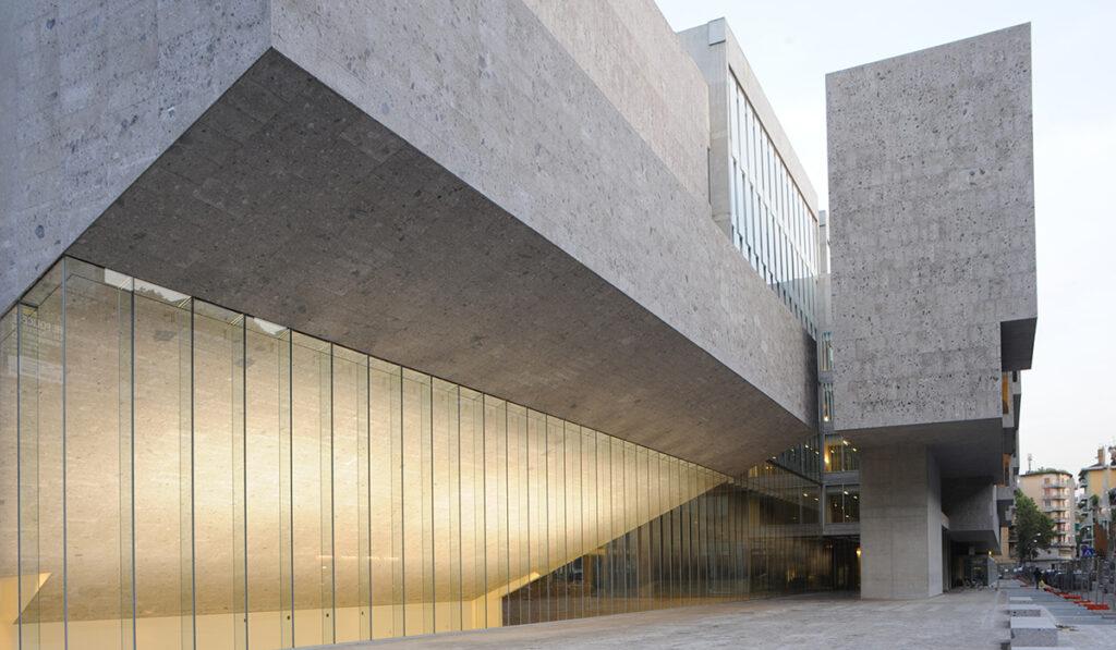 Die Kunst der Pritzker-Siegerinnen: Das preisgekrönte Projekt der  Universita Luigi Bocconi in Mailand (Foto: Federico Brunetti)