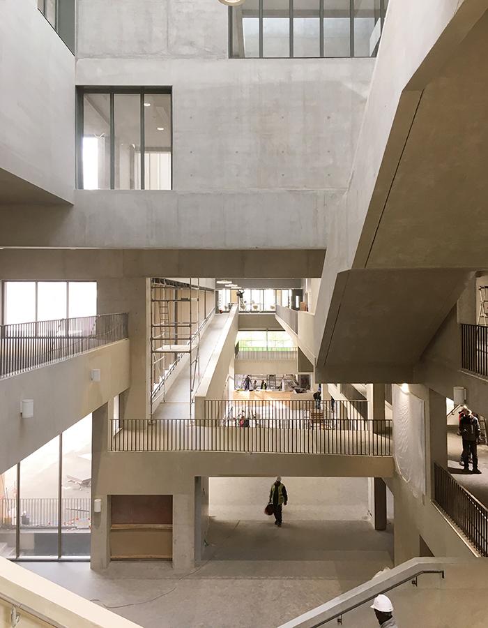 Die Kunst der Pritzker-Siegerinnen: Gekonnt genütztes Tageslicht im Institut Mines Télécom (Foto: Grafton Architects)