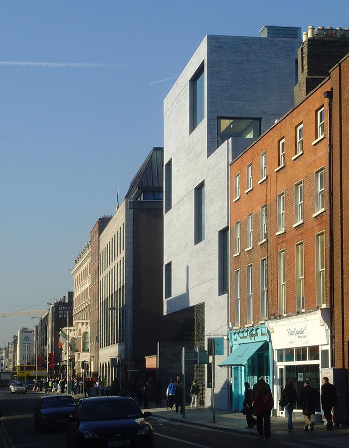 Die Kunst der Pritzker-Siegerinnen: Nachhaltig und lebenswert: Büros des Finanzministeriums in Dublin (Foto: Grafton Architects)