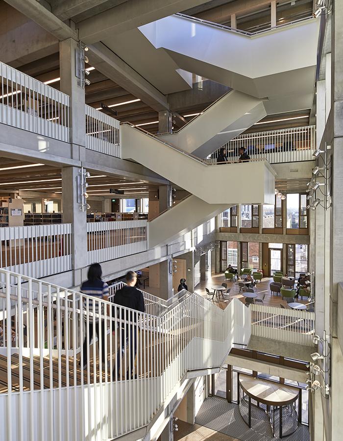 Die Kunst der Pritzker-Siegerinnen: Town House Kingston University (Foto: Ed Reeves)