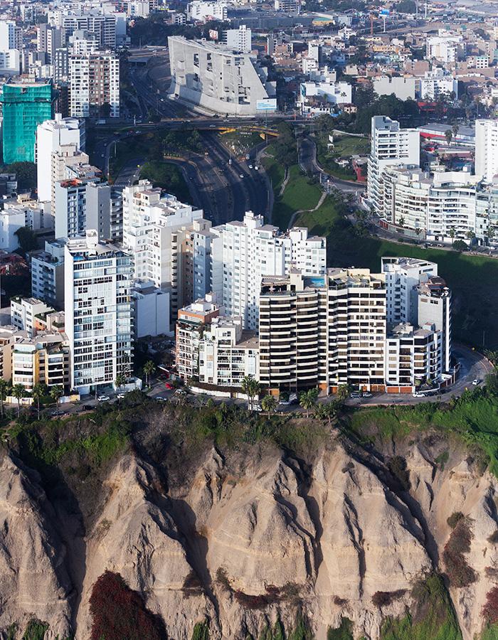 Die Kunst der Pritzker-Siegerinnen: Der Universitätscampus UTEC in Lima, Peru (Foto: Iwan Baan)