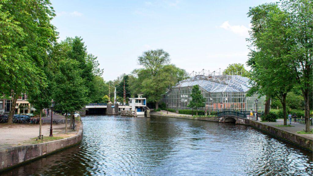 Direkt an der Gracht wohnen