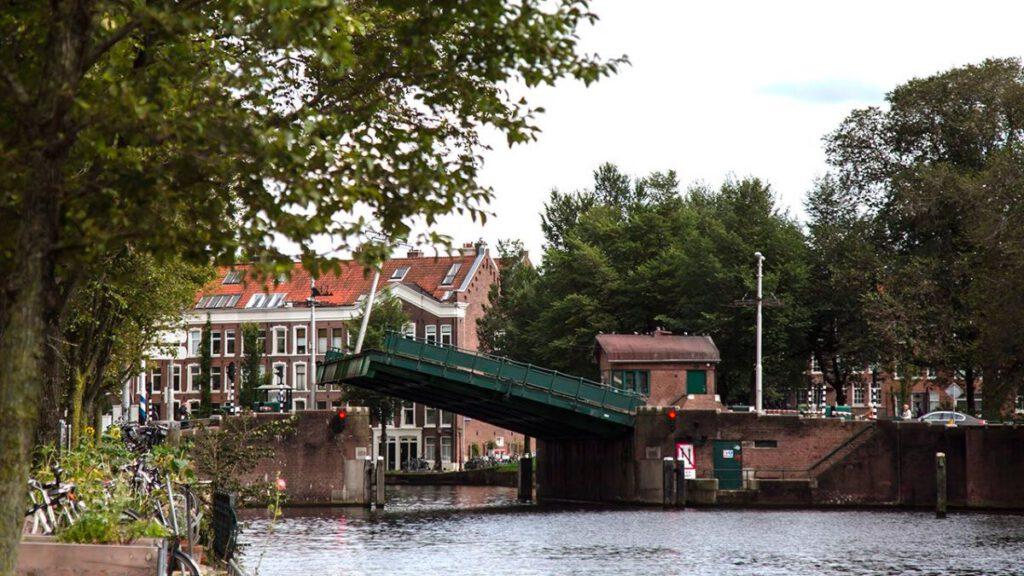 Direkt an der Bruecke