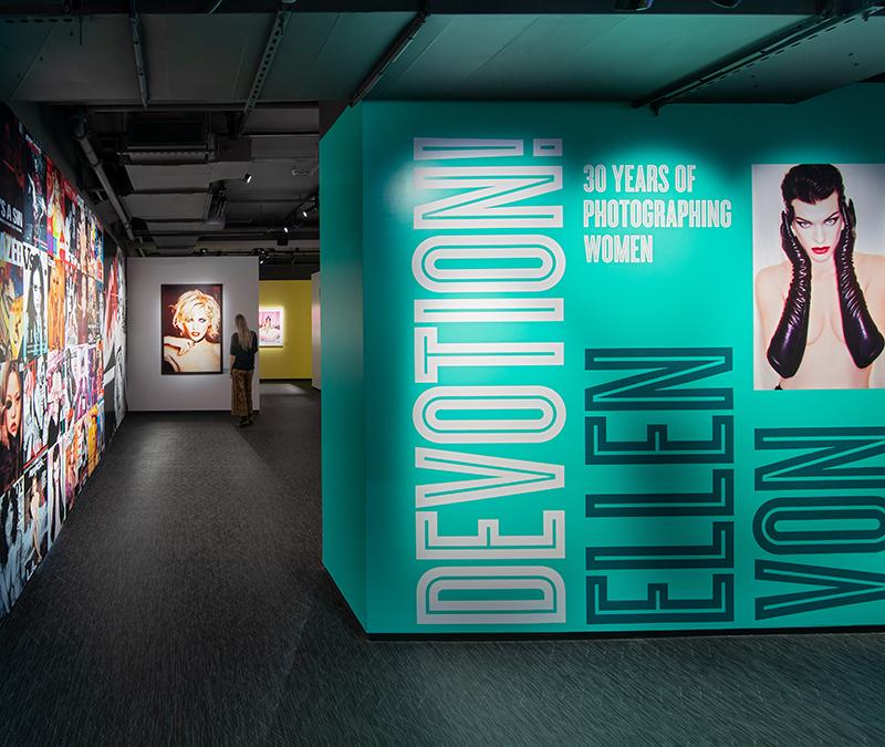 „Fotografiska“ erobert New York. Kunst im Fokus: Das Beleuchtungskonzept setzt die Werke ins beste Licht. (Bild: David Sundberg / Esto)