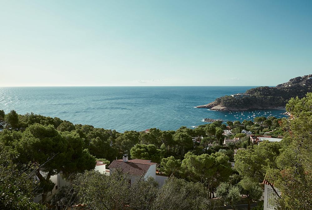 Minimalismus am Meer. Traumblick inklusive: Vom „Costa Brava“-House aus bietet sich atemberaubende Aussicht. (Bild: Romello Pereira)