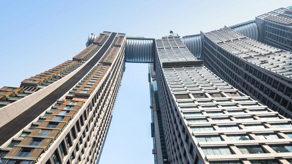 Horizontal skyscraper