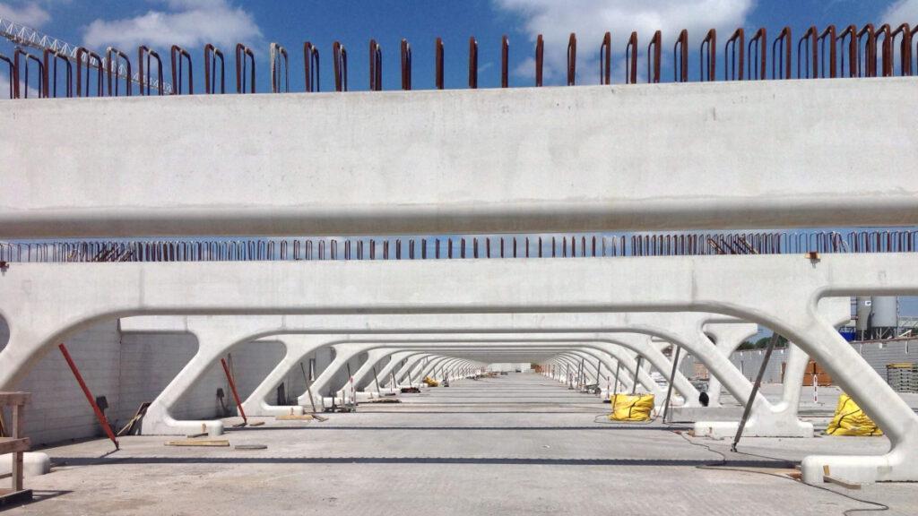 Stahlkonstruktion und Beton