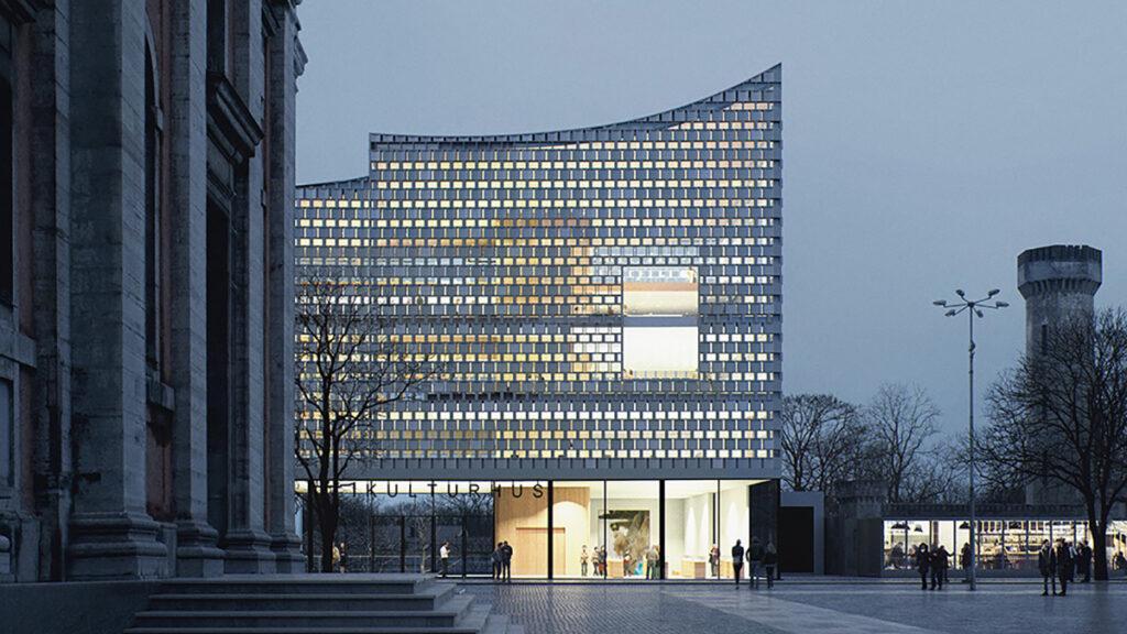 Ein Öko-Bau mit edler Krone. Dorte Mandrups neues Kulturhaus der UNESCO-Welterbe-Stadt Karlskrona. (Bild: MIR)