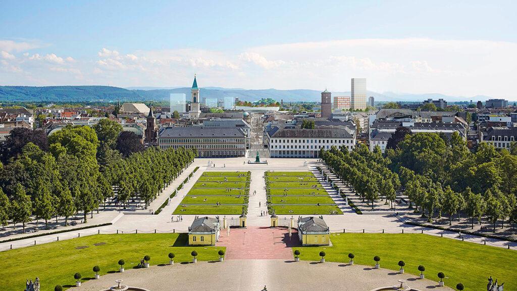 Das grüne „UFO“ vom Ettlinger Tor.  Zukunftsvision für Karlsruhe: Blick vom Schloss zum fernen „Floating Garden“. (Bild: MVRDV)