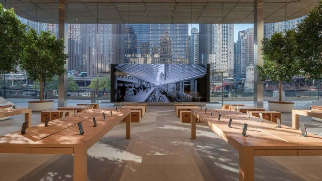 Apple Store in Chicago, USA