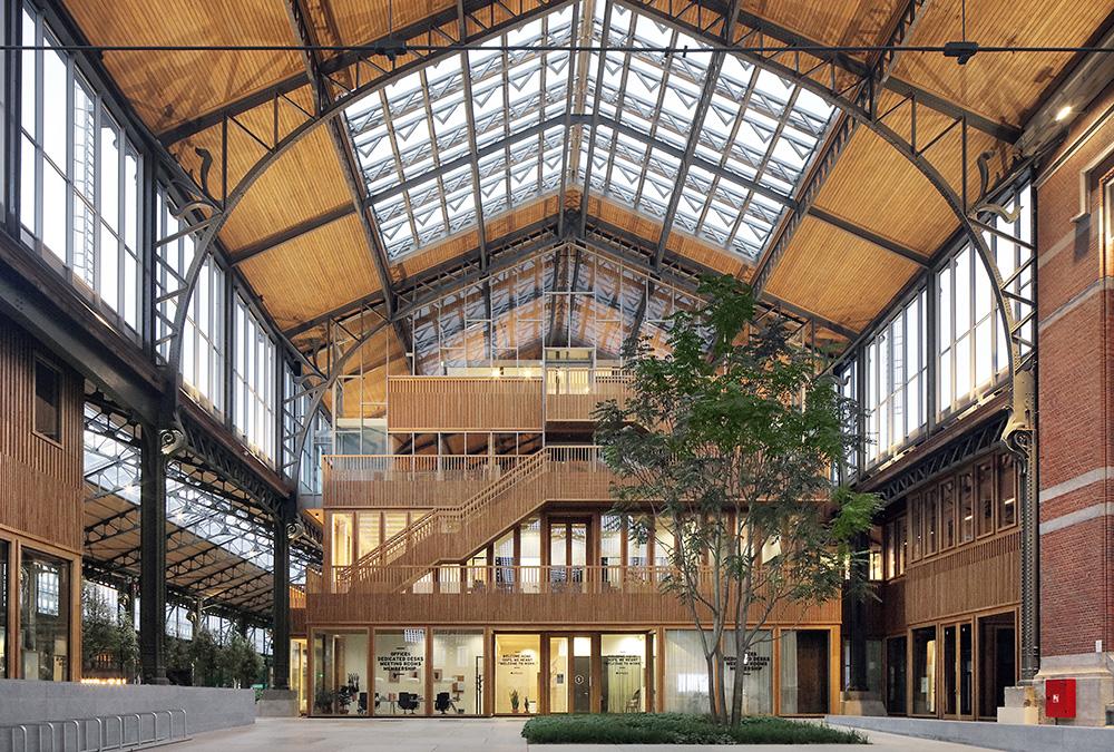 Gare Maritime glänzt ganz in Holz. (Bild: Filip Dujardin © Neutelings Riedijk Architects)