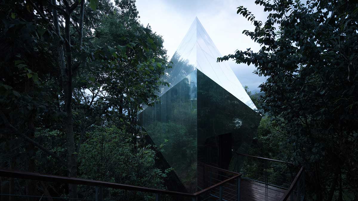 Spaceship, Mountain and Cloud Cabins