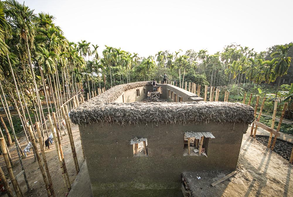 Aus Lehm und Bambus entstanden: Das Therapiezentrum „Anandaloy“ in Bangladesh. (Bild: Stefano Mori)