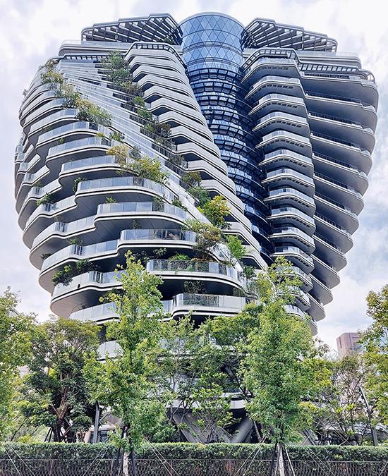 Verwandlungskünstler: Der Wohnturm ändert seine Form je nach Blickwinkel (Bild: Vincent Callebaut Architectures)