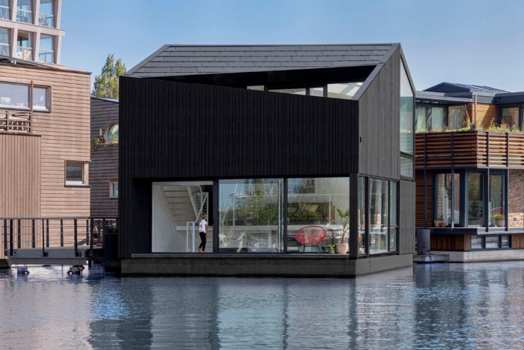 das Floating Home ist das vorletzte realisierte Gebäude auf Schoonschip