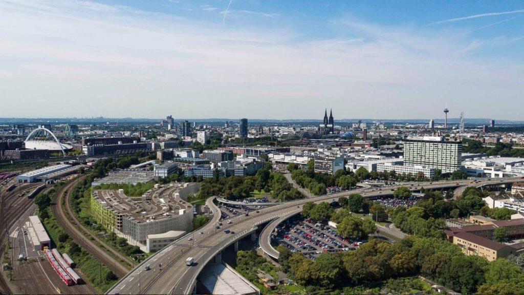 Das Koelnmesse Gelände neu von oben