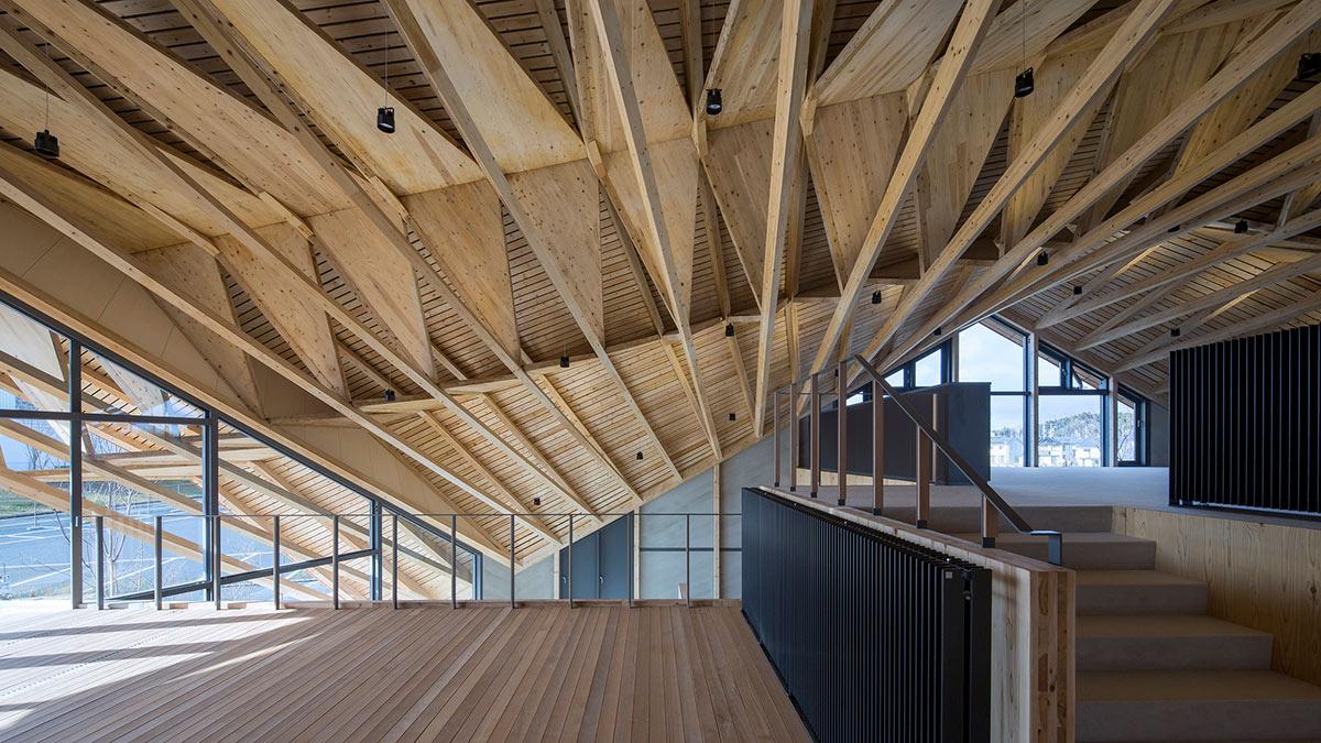 Origami in wood: roof construction, Synegic, Uenoa, Japan