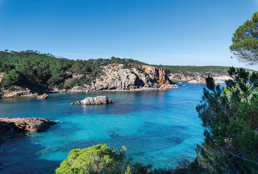 Gute Aussichten: Das „Six Senses“ Resort in der Xarraca Bucht auf Ibiza. (Bild: Six Senses Hotels, Resorts & Spas)