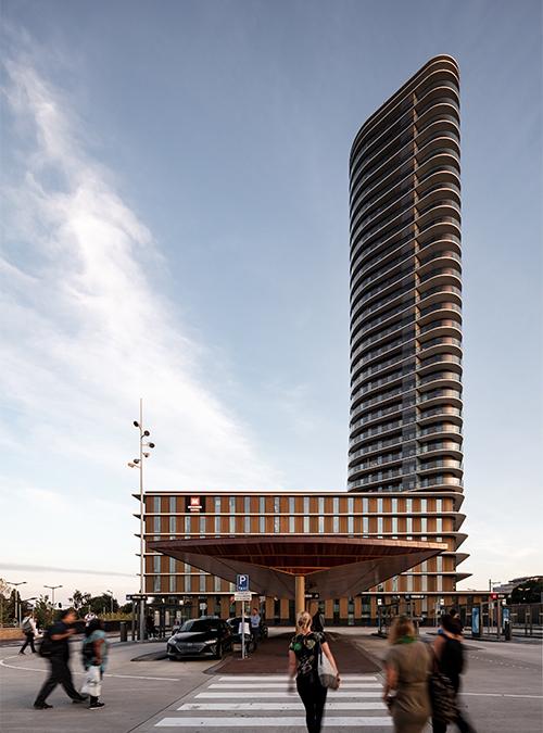„Der Klimawandel ändert alles“. Das Mixed-Use Hochhaus Amstel Tower belebt ein Stadtviertel von Amsterdam. (Bild: Sebastian van Damme) 