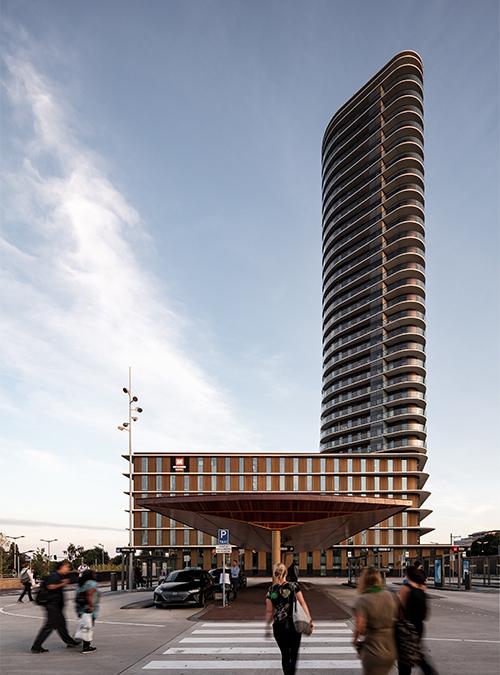 Mixed-use Amstel Tower in Amsterdam. (Image: Sebastian van Damme)