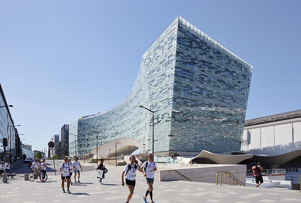  Gigantische Pracht mit Glasfassade: Snøhettas Design des „Le Monde“ Hauptquartiers. (Bild: Marwan Harmouche)