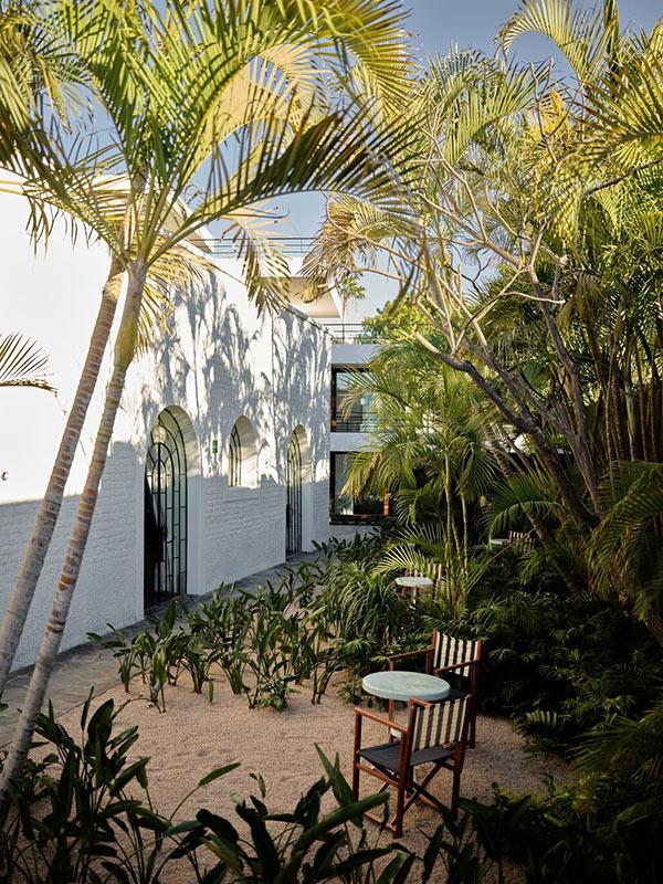 Patios, Baja Club Hotel