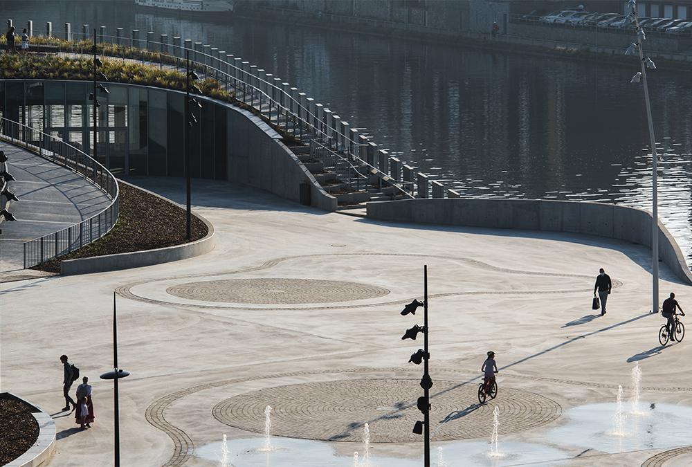 Kulturbau mit Schwung: Das von 3XN designte Ausstellungszentrum in Namur. (Bild: Philippe Piraux)