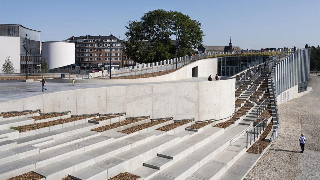 Im Frühling wird's hier grün und bunt: Die breiten Treppen der „Grognon“ Plaza laden zu entspanntem Freizeitgenuss. (Bild: Philippe Piraux)