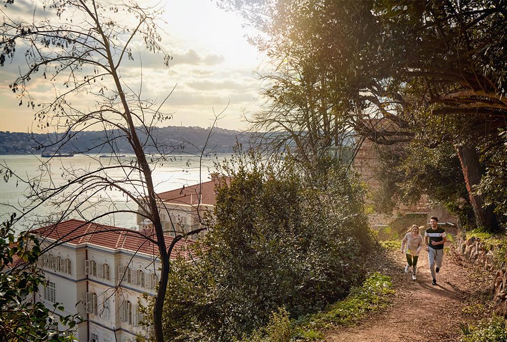 Drinnen erholen, draußen Natur genießen: Im Six Senses am Bosporus ist beides möglich. (Bild: Six Senses / John Athimaritis)