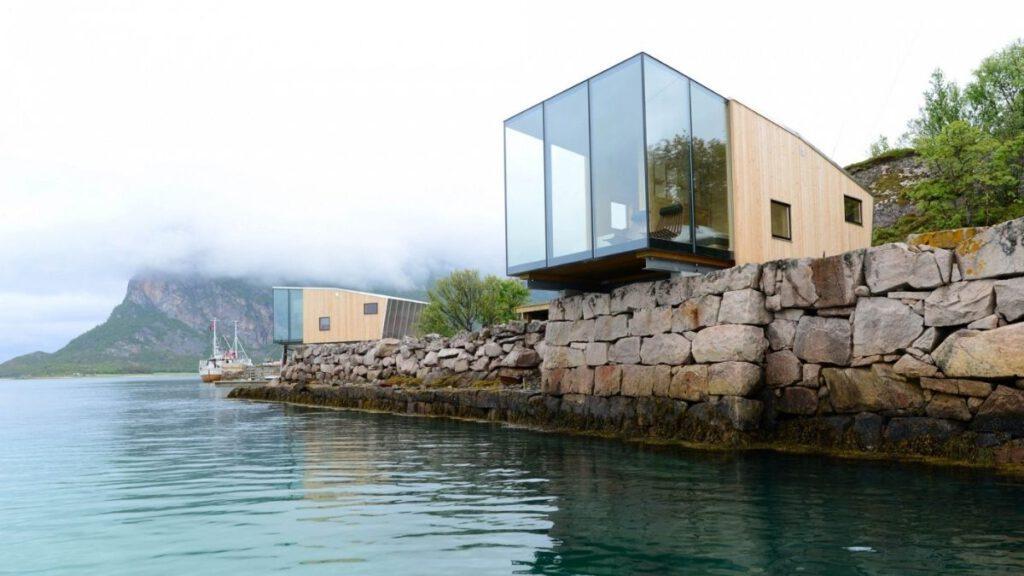 The cabins designed by Snorre Stinessen on the island of Mannshausen