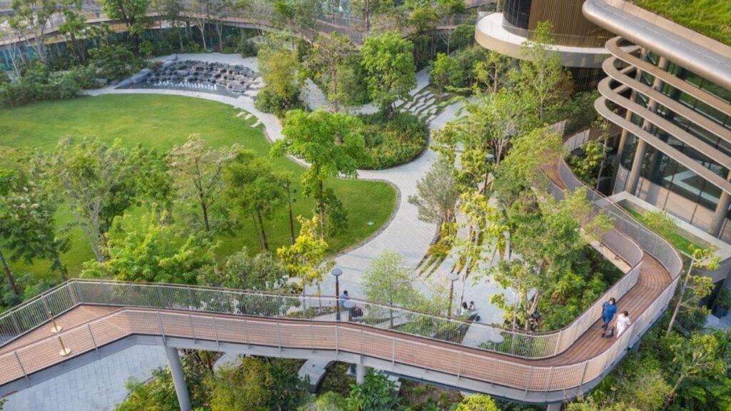 Footpaths and Skywalk in the new urban quarter