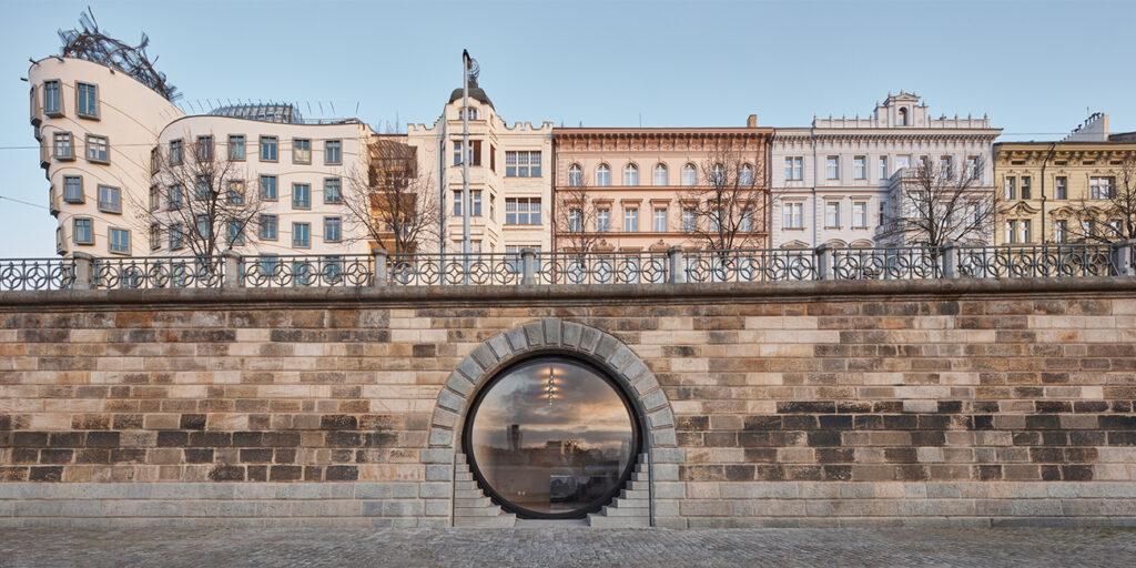 Alte Lagerkeller, grandios reanimiert: Architekt Petr Jandas Revitalisierung der Gewölbe in der Ufermauer erntet weltweit Applaus. (Bild: Petr Janda/Brainwork)