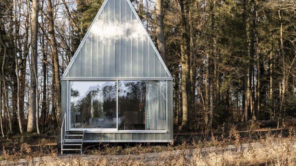 Vier Chalets mit Glas-Fassade sollen das Herrenhaus ergänzen