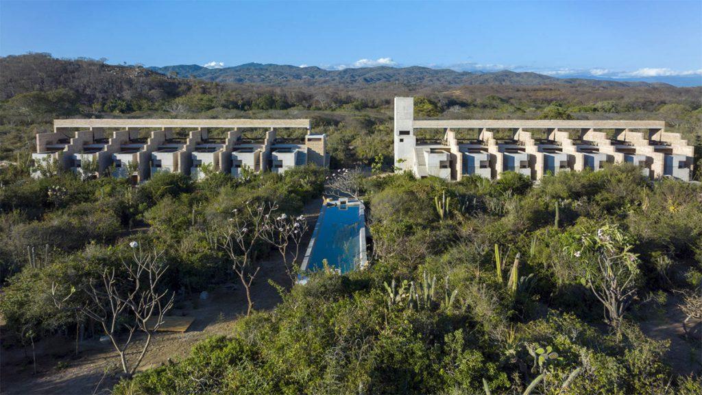 Der lange Pool im Garten des Hotel „Terrestre“ bietet Abkühlung und Platz für sportliche Schwimmer. (Bild: Jaime Navarro)