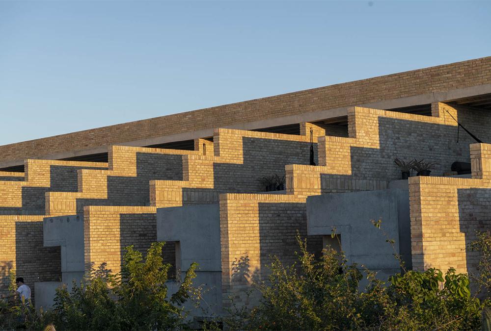 Grüner Brutalismus zum Verlieben: Das neue Hotel „Terrestre“ an Mexikos Küste. (Bild: Jaime Navarro)