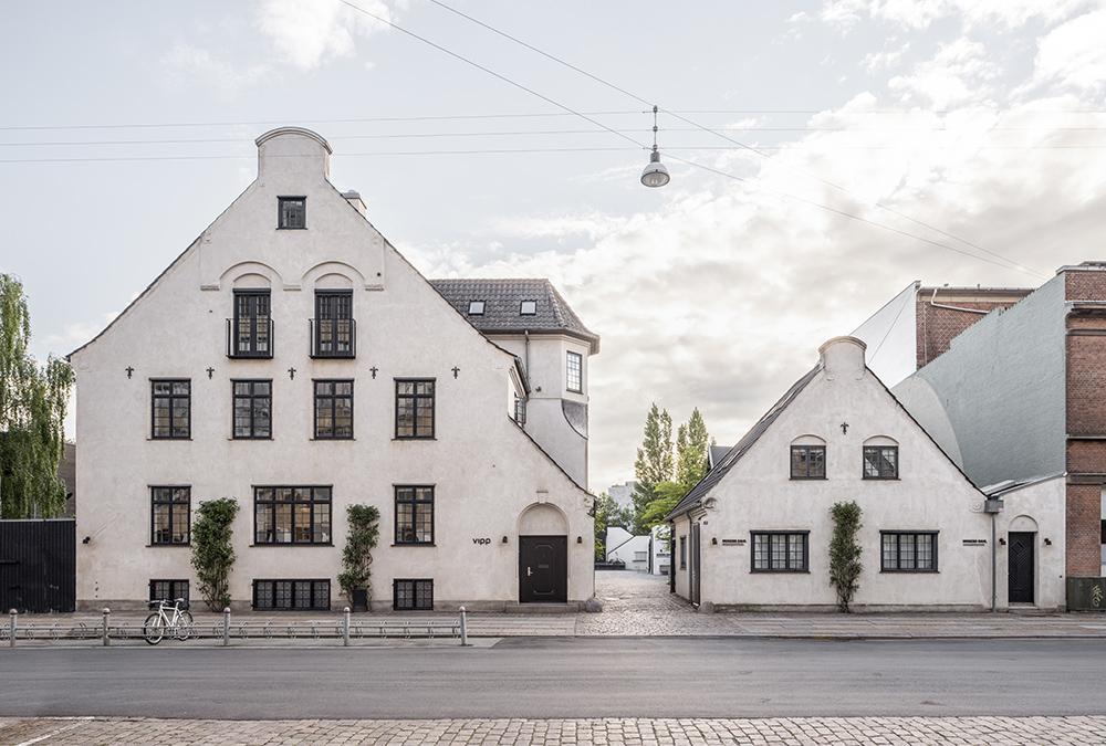 Gebäude von gestern, Design für morgen: Im Vipp Hauptquartier wurde jüngst die neue Event-Location „Vipp Garage“ eröffnet. (Bild: Rasmus Hjortshøj)