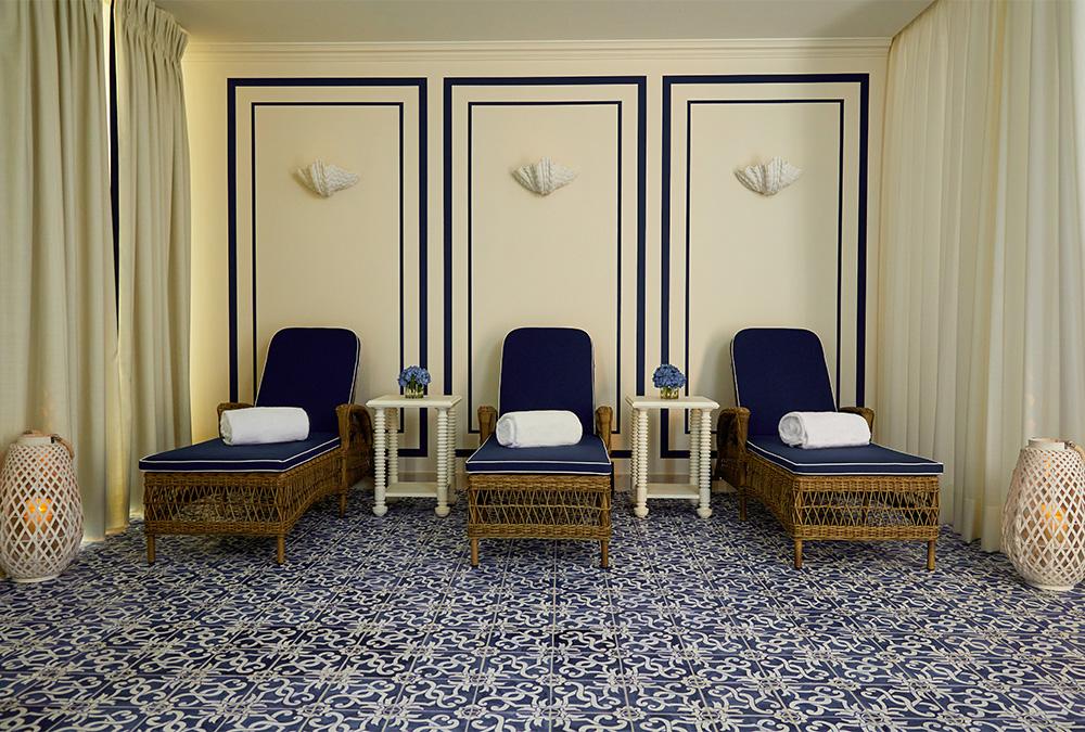 Handgefertigte Majolika Fliesen und dezente Farben: Auch im eleganten Spa der „Villa Igiea“ erinnert alles an den Glanz vergangener Tage. (Bild: Rocco Forte Hotels)