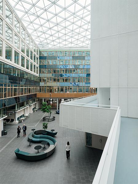 Das Büro Henning Larsen hat Uppsalas Rathaus zukunftsfit fertiggestellt – auf Basis ursprünglicher Pläne. (Bild: Einar Aslaksen)