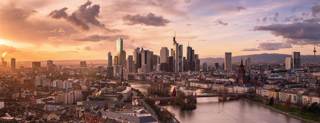 Frankfurts neue Spitze: Der Entwurf des Frankfurter Architekturbüros Ferdinand Heide wird die Skyline der Stadt prägen. (Bild: Nightnurse Images / Ferdinand Heide Architekt)